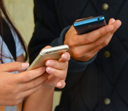 Facebook, addio agli Instant Articles content creator facebook foto