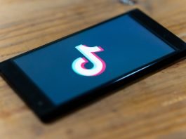 Novità TikTok: presto video upload da 10 minuti pov tiktok foto