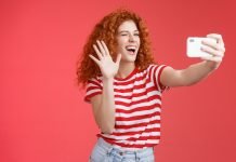 Parlare in corsivo: la nuova moda che spopola sui social (con tanto di tutorial) influencer marketing tool foto