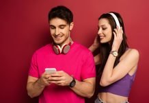 Gen Z: l’informazione passa sempre di più dai podcast gen z foto