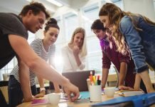 Donne e tecnologia: la chiave per colmare il divario di talenti modelli-di-organizzazione-del-lavoro