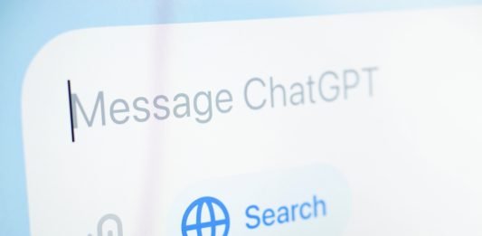Traffico sito e AI: il 90% arriva da desktop pillar-cluster con chatgpt